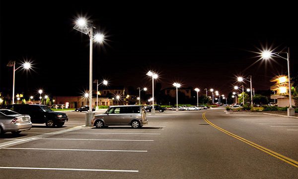Đèn pha LED so với đèn chiếu điểm: Nên chọn loại nào? 15 Chiếu Sáng Khu Vực Đậu Xe