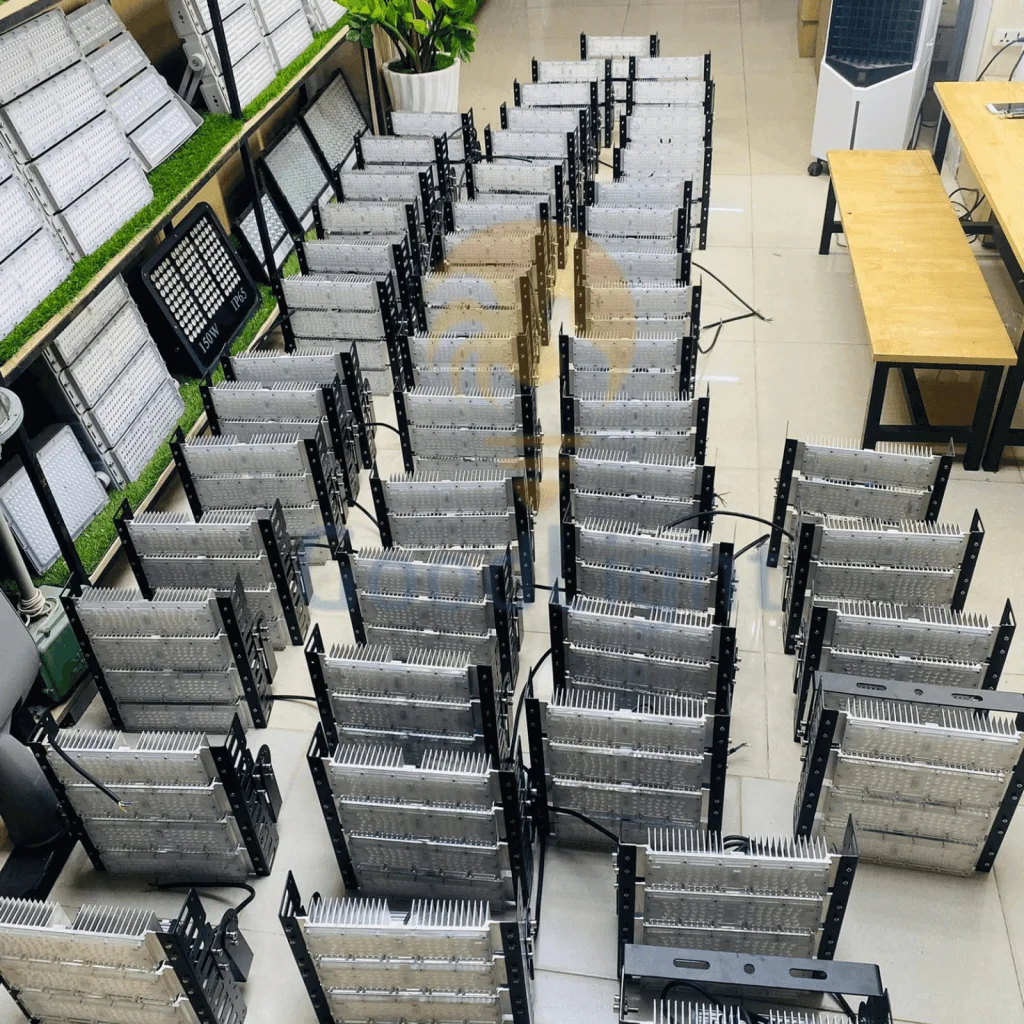 Đèn Led Sân Bóng 34 Feedback-Den-San-Bong