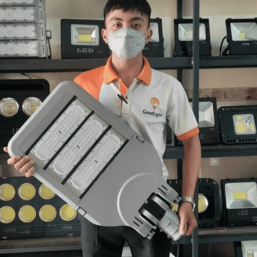 Đèn Led Sân Bóng 26 Feedback-Den-San-Bong