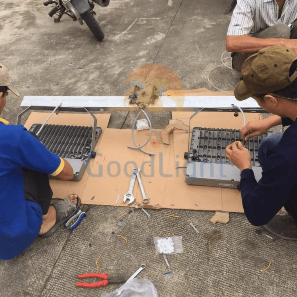 Đèn Led Sân Bóng 48 Feedback-Den-San-Bong