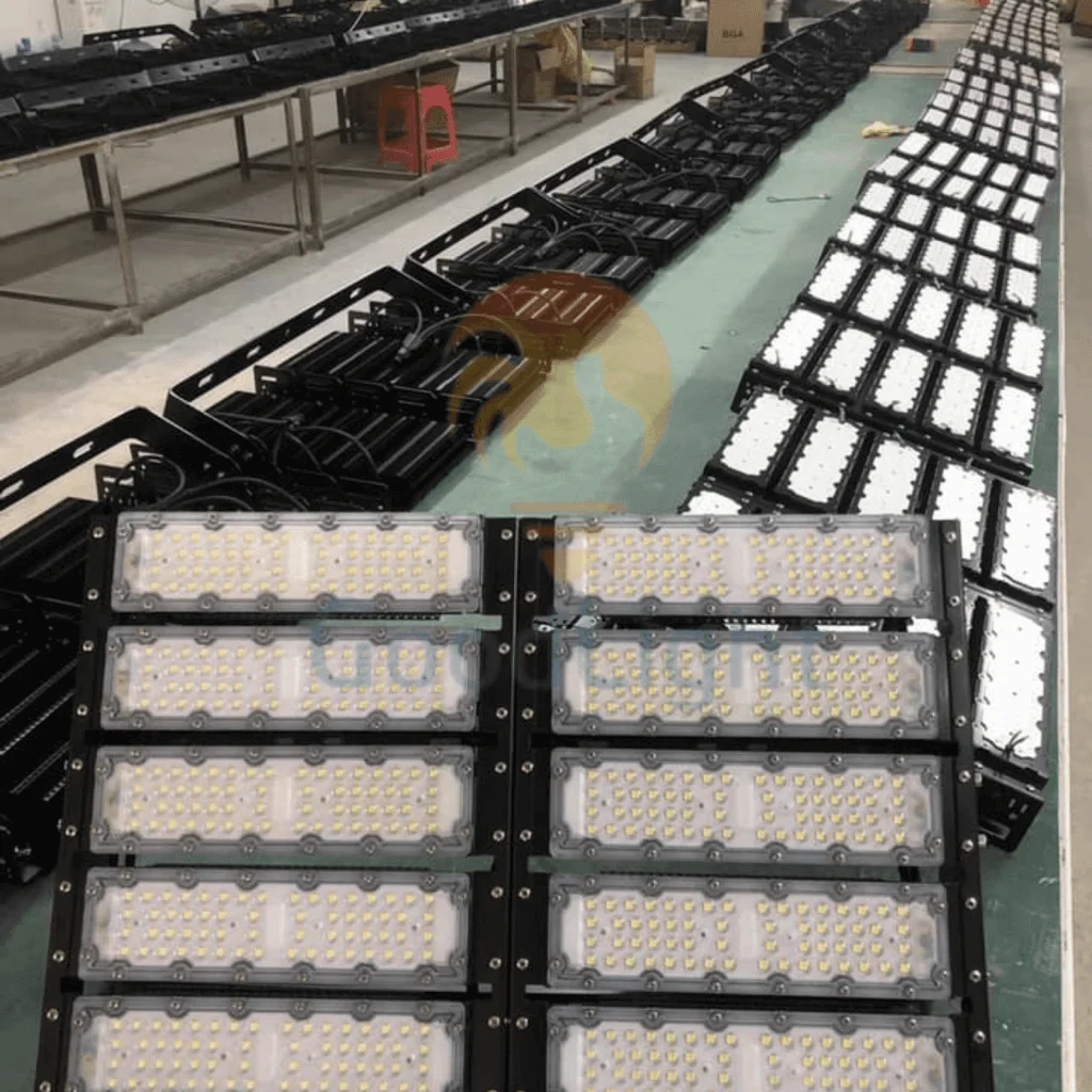 Đèn Led Sân Bóng 49 Feedback-Den-San-Bong