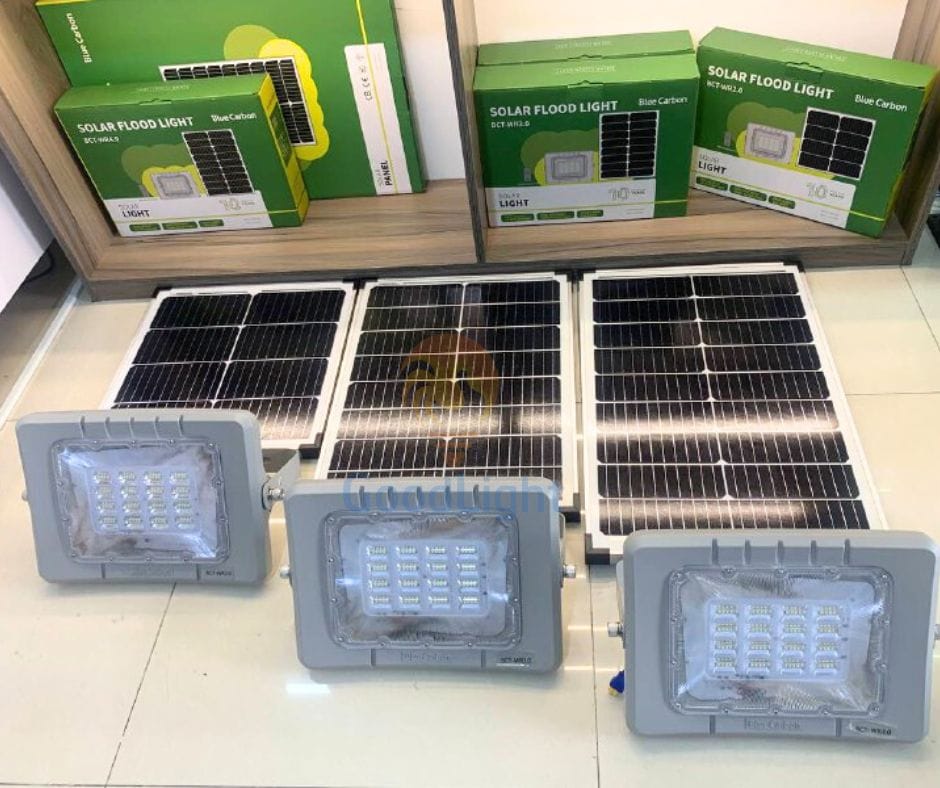 Đèn Pha Năng Lượng Mặt Trời 500W Blue Carbon 43 Den Pha Nang Luong Mat Troi Blue Carbon 1 1