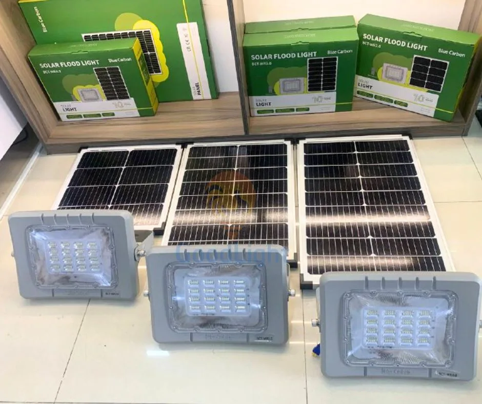 Đèn Pha Năng Lượng Mặt Trời 500W Blue Carbon 43 Den Pha Nang Luong Mat Troi Blue Carbon 1 1