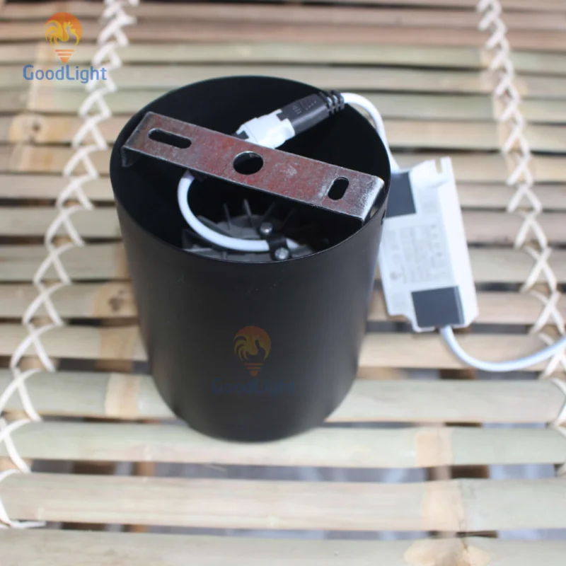 Den Lon Spotlight Gan Noi 10