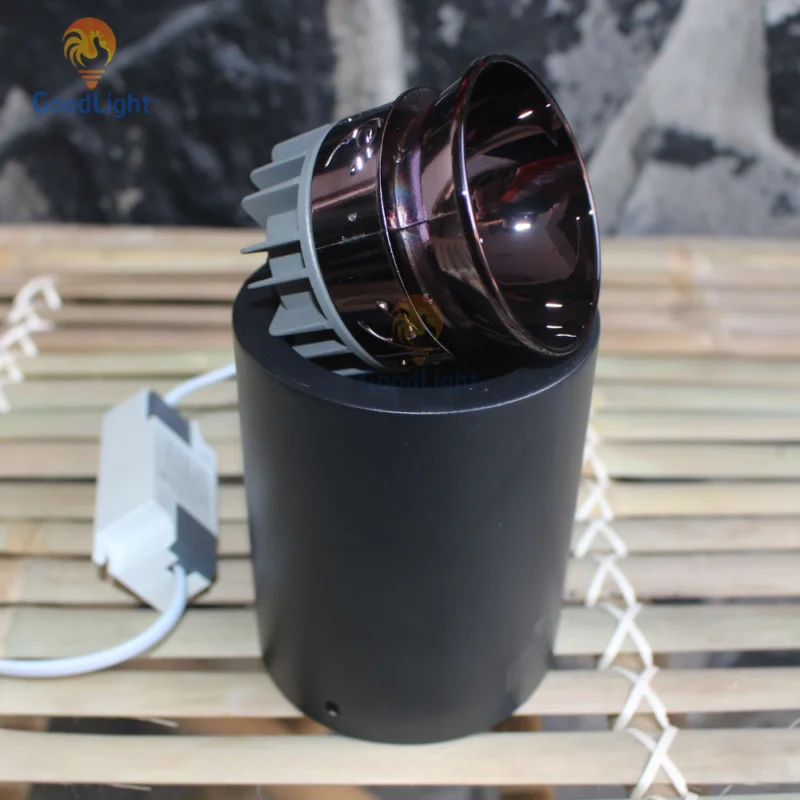 Den Lon Spotlight Gan Noi 17