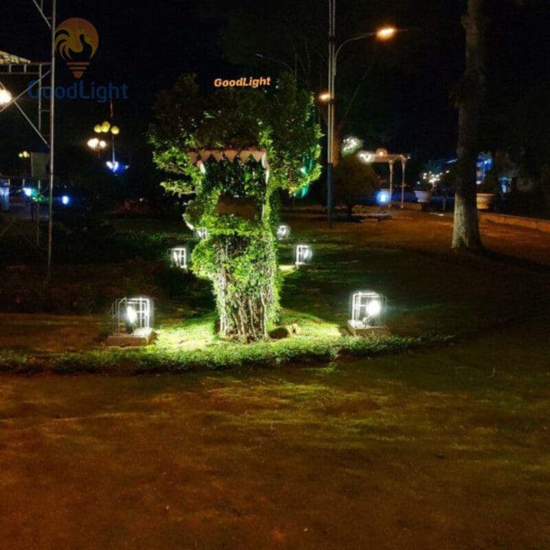 Den pha quang cao gia re 3